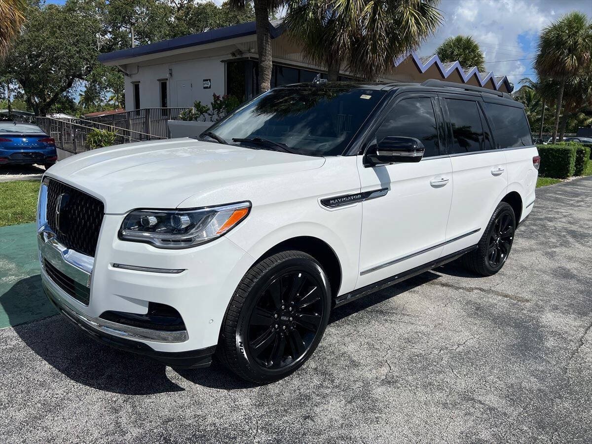 Used 2022 Lincoln Navigator Black Label AWD/4WD image 2