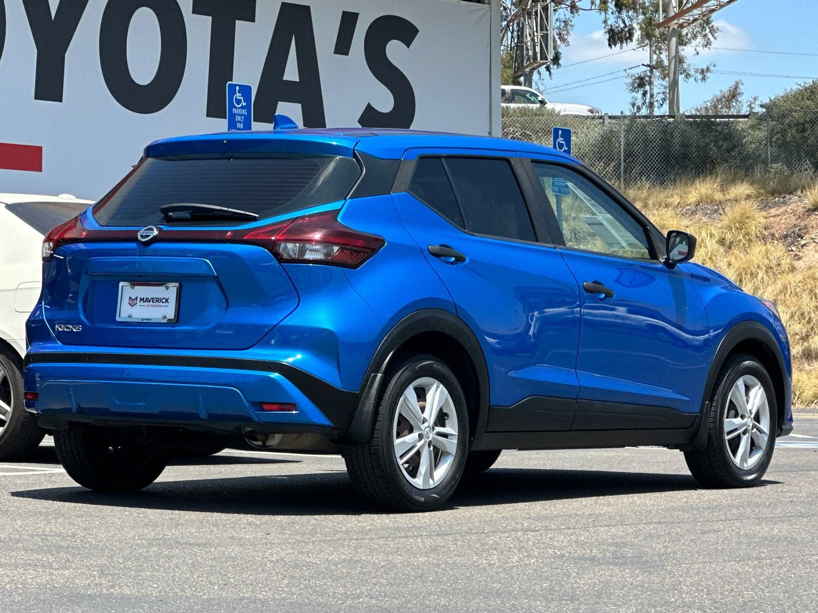 Used 2021 Nissan Kicks S FWD image 5