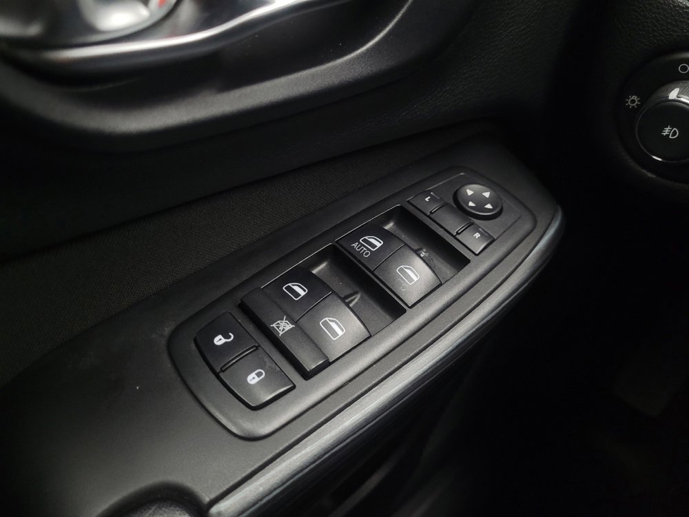 Used 2014 Jeep Cherokee Latitude w/ Cold Weather Group AWD/4WD image 27