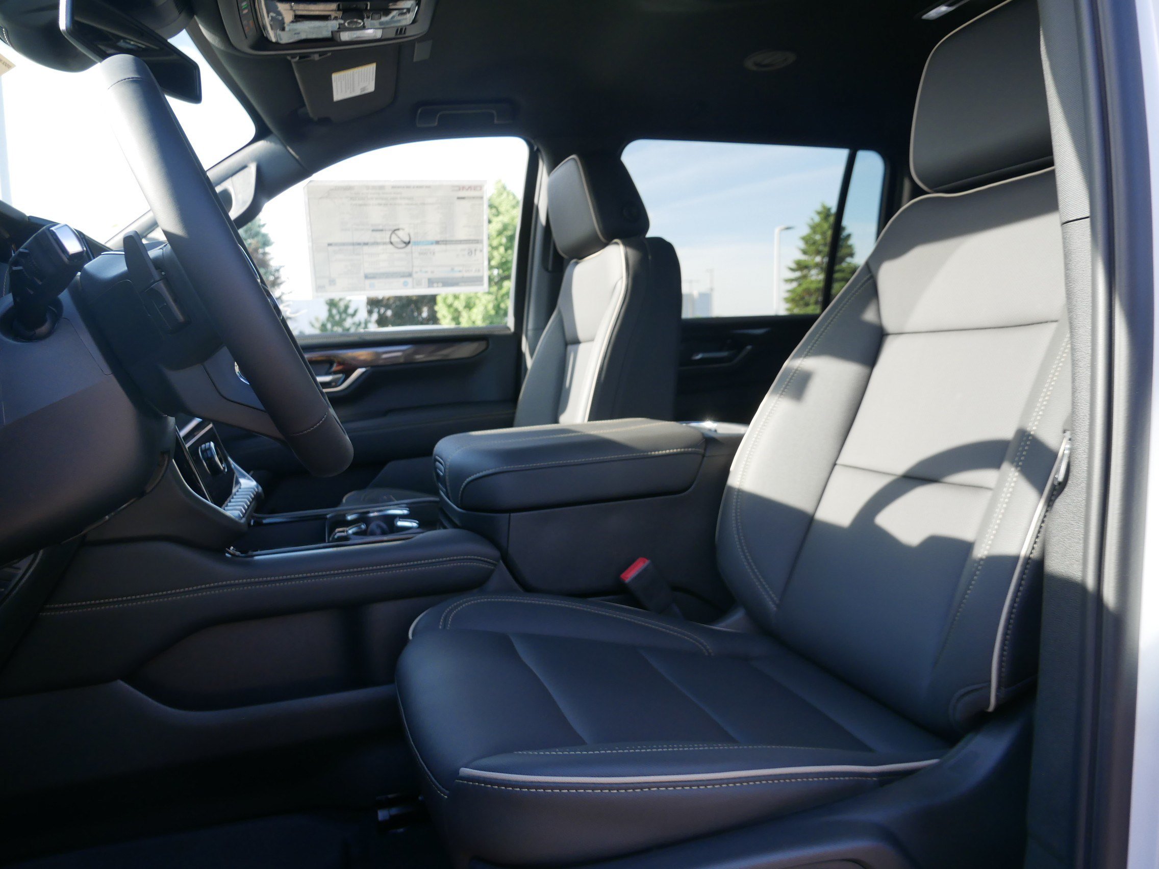 New 2026 GMC Yukon XL Elevation w/ LPO, Floor Liner Package AWD/4WD image 4