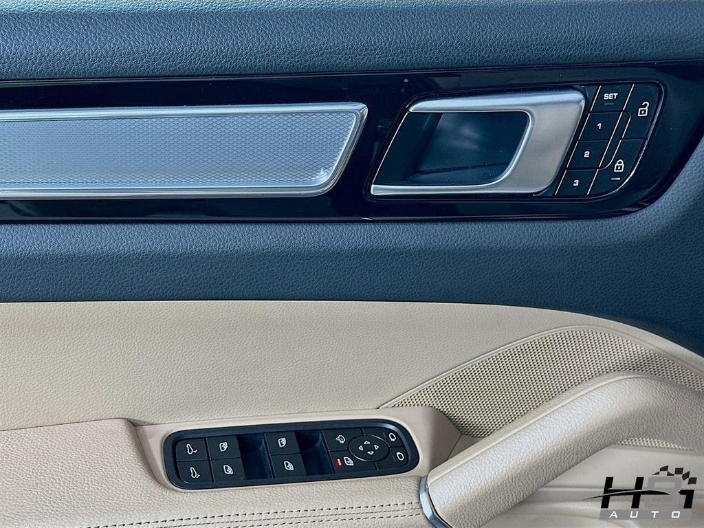 Used 2023 Porsche Cayenne Platinum Edition image 14