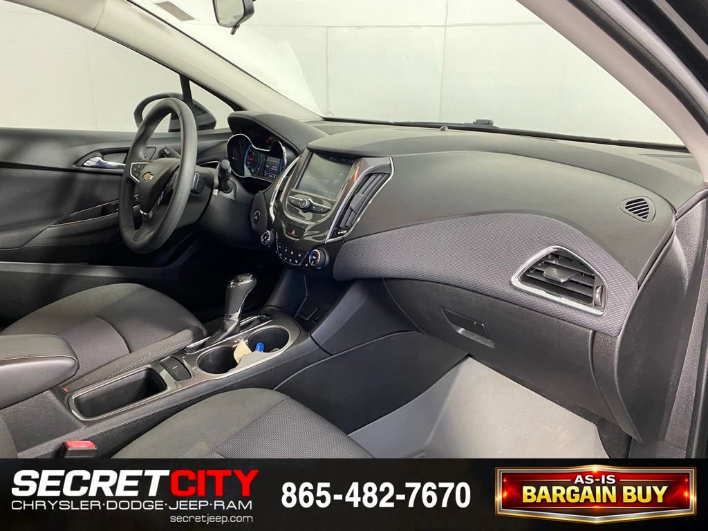 Used 2018 Chevrolet Cruze LT w/ Convenience Package FWD image 30