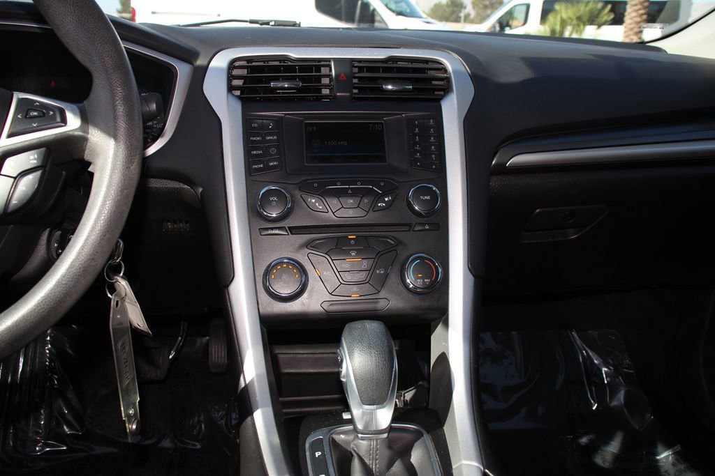 Used 2016 Ford Fusion SE image 16