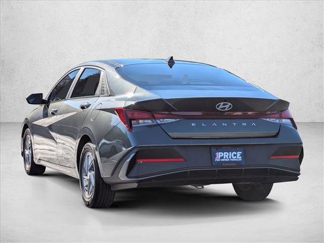 Used 2024 Hyundai Elantra SE FWD image 7