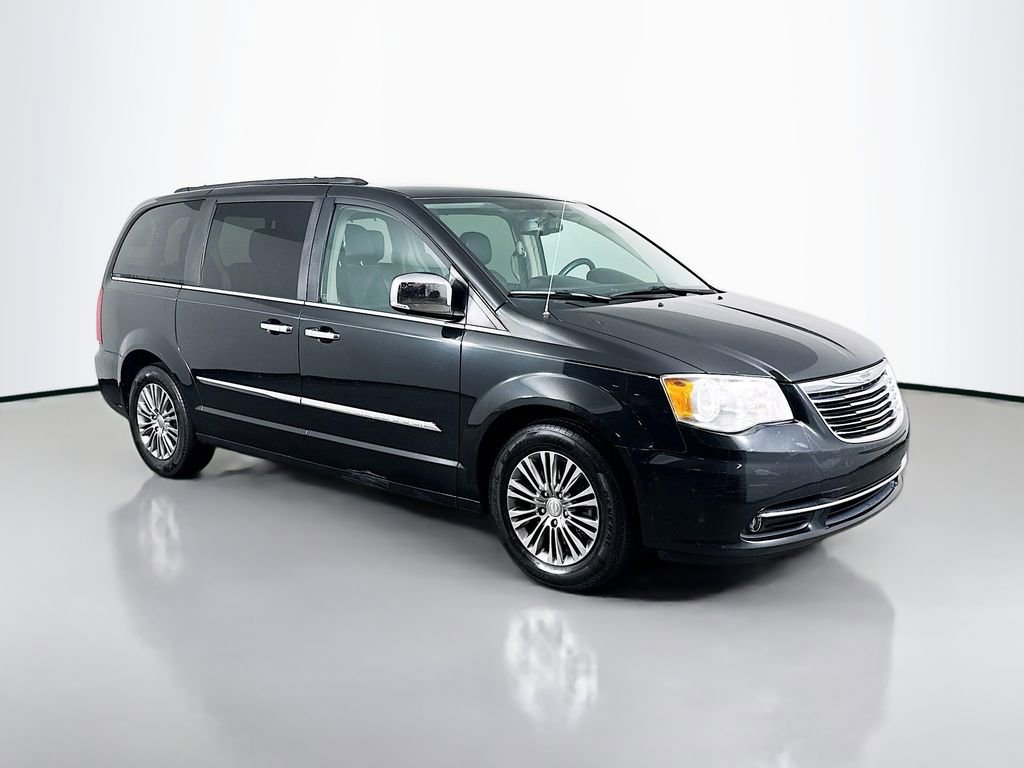 Used 2014 Chrysler Town & Country Touring-L w/ Driver Convenience Group FWD image 3