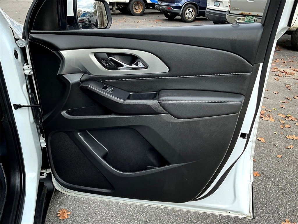 Used 2022 Chevrolet Traverse LT w/ LPO, Cargo Package image 12