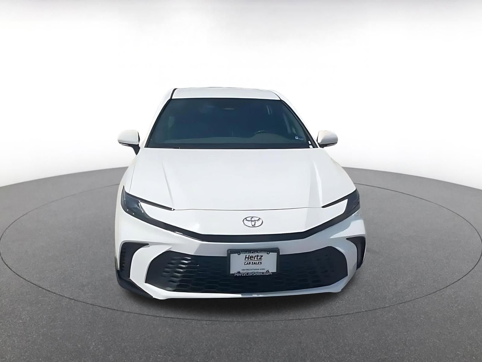 Used 2025 Toyota Camry SE FWD image 4