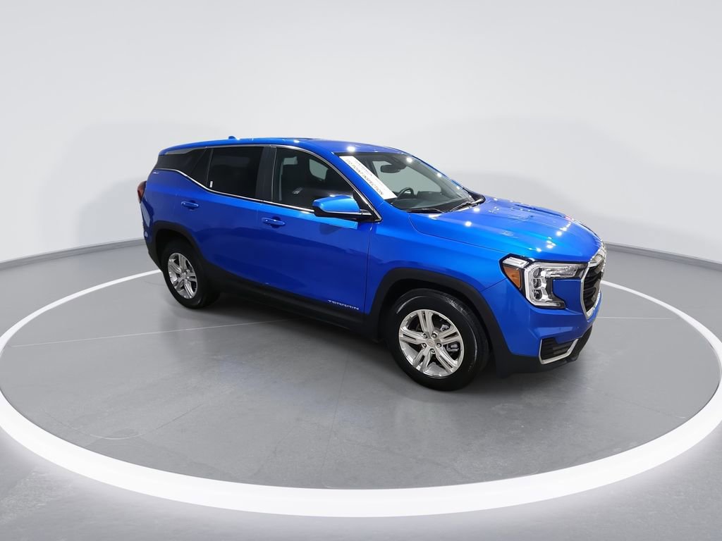 Used 2024 GMC Terrain SLE image 2
