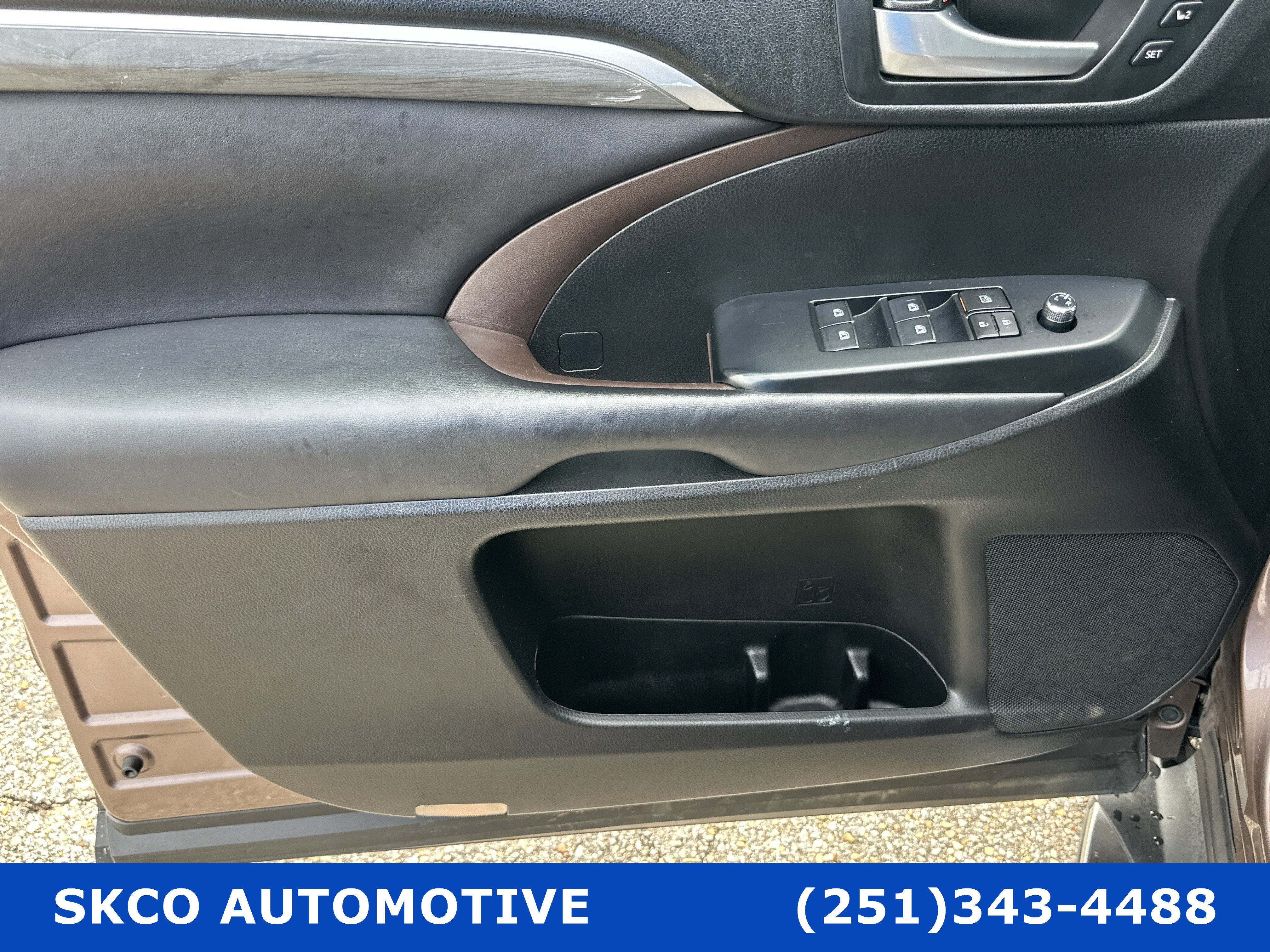 Used 2017 Toyota Highlander Limited image 11