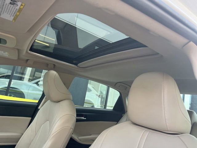 Used 2019 Toyota Avalon Limited image 36