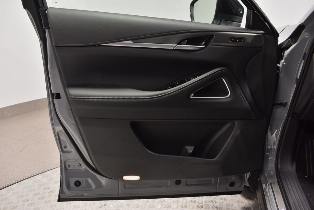 New 2026 INFINITI QX60 Luxe w/ Family Package image 9