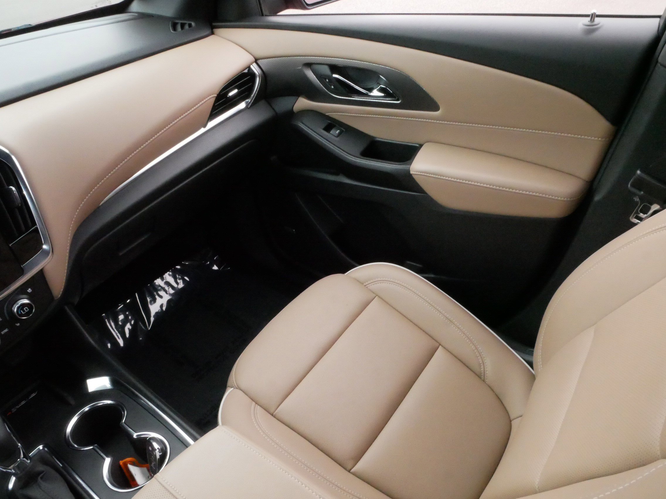 Used 2023 Chevrolet Traverse Premier image 11