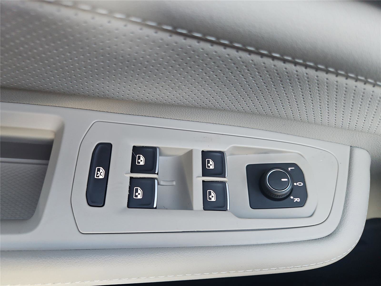 New 2026 Volkswagen Atlas SE image 14