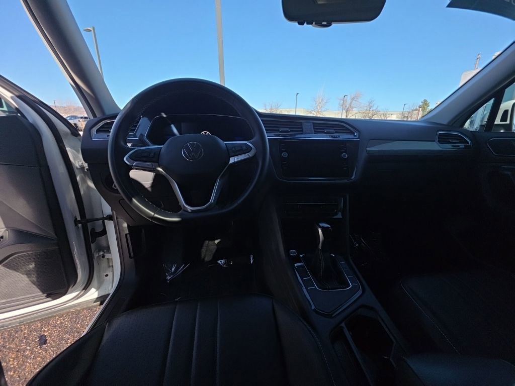 Certified 2022 Volkswagen Tiguan SE w/ Panoramic Sunroof Package image 14