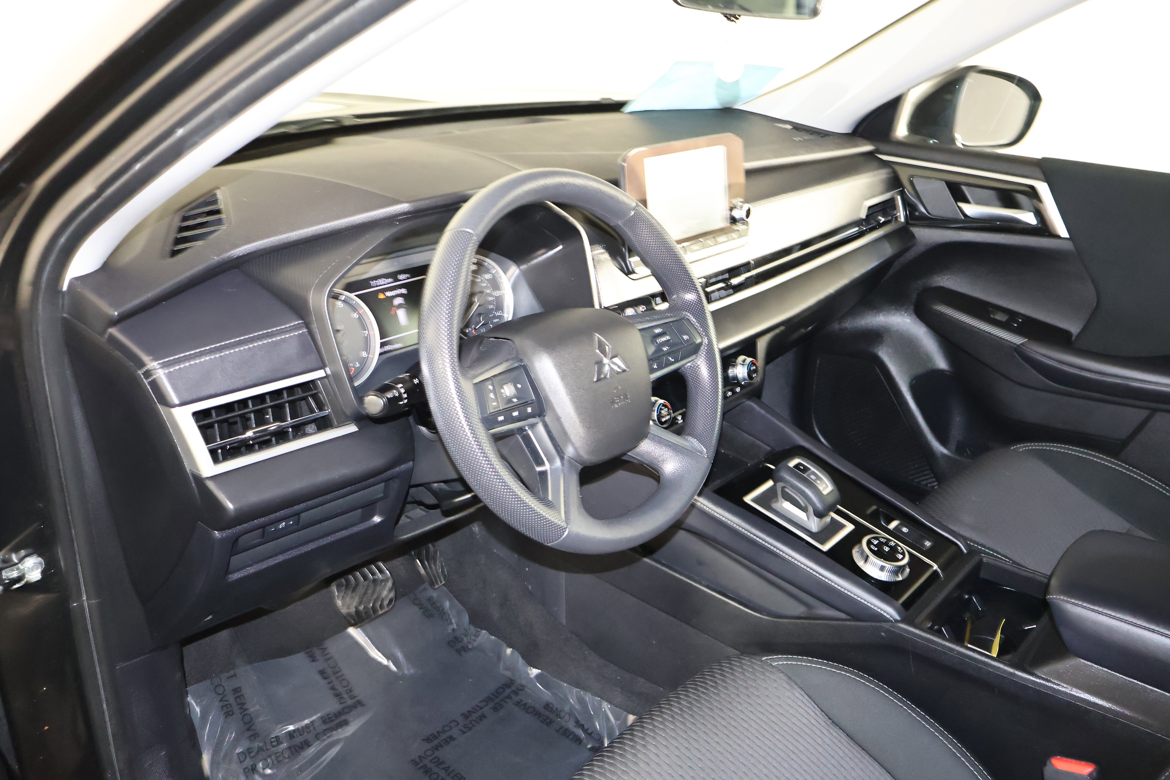 Used 2023 Mitsubishi Outlander ES AWD/4WD image 33