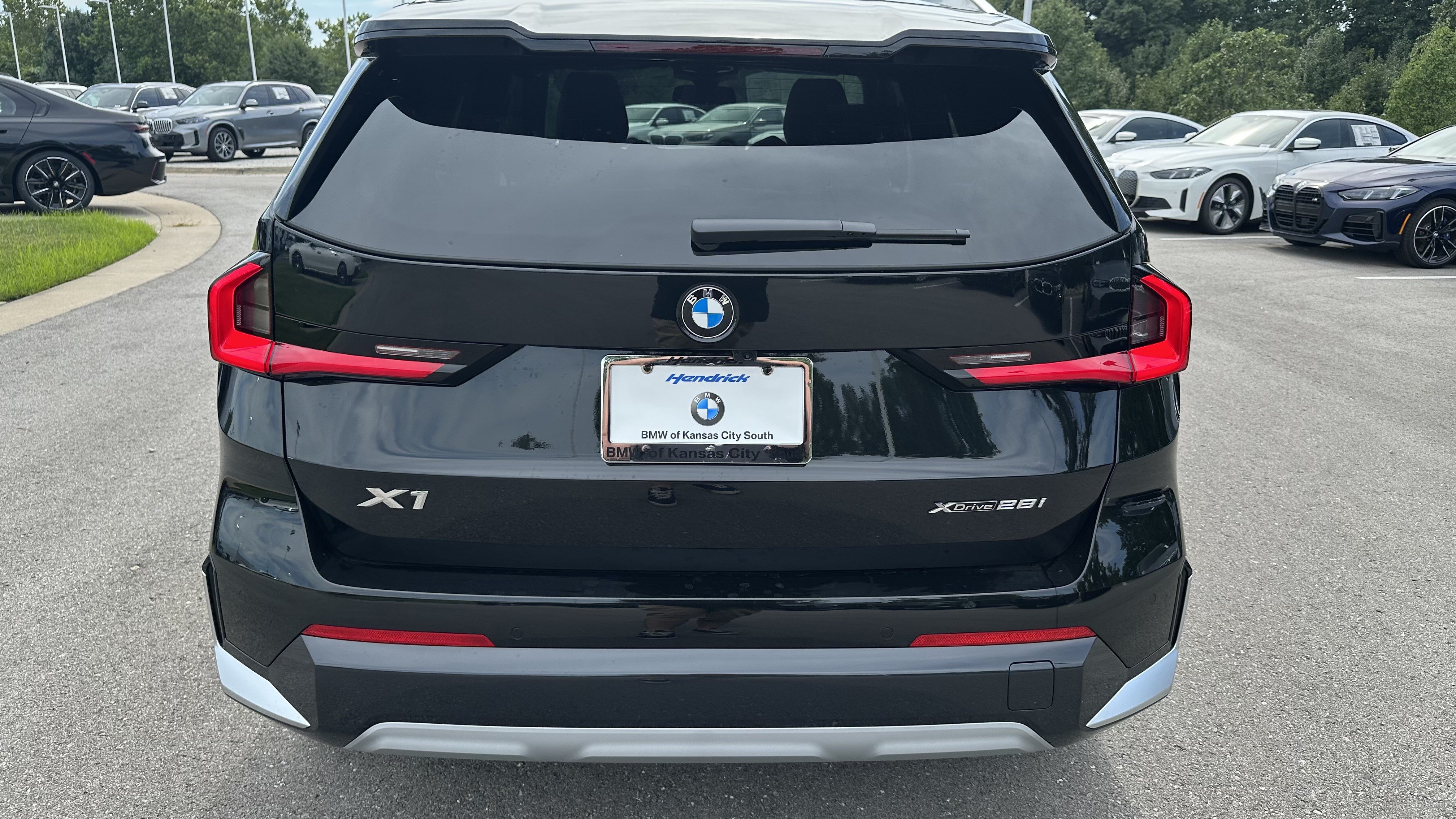 Used 2025 BMW X1 xDrive28i AWD/4WD image 9