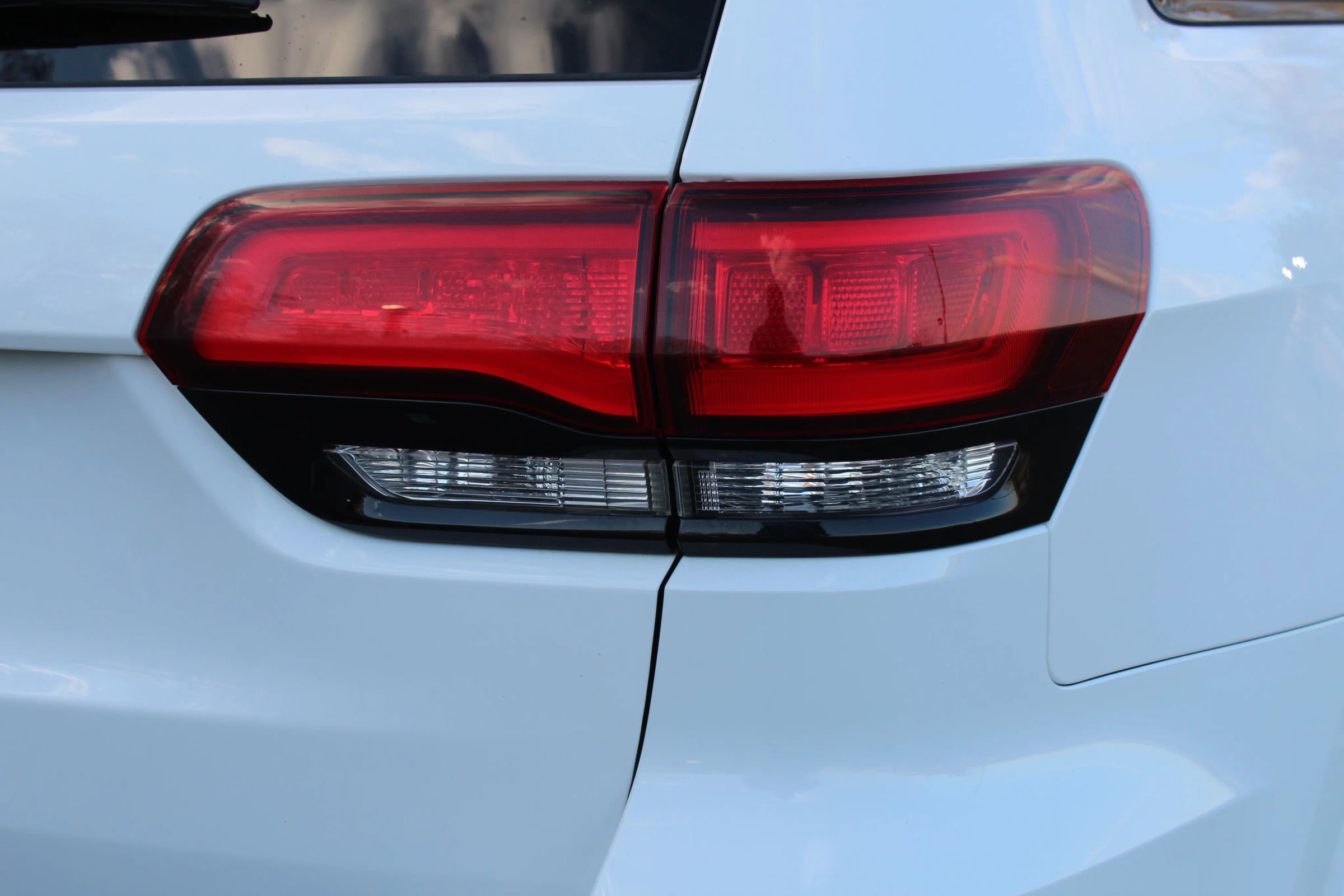 Used 2019 Jeep Grand Cherokee Altitude AWD/4WD image 35