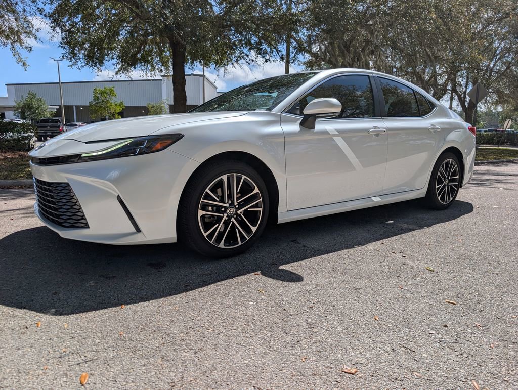 Used 2025 Toyota Camry XLE image 3