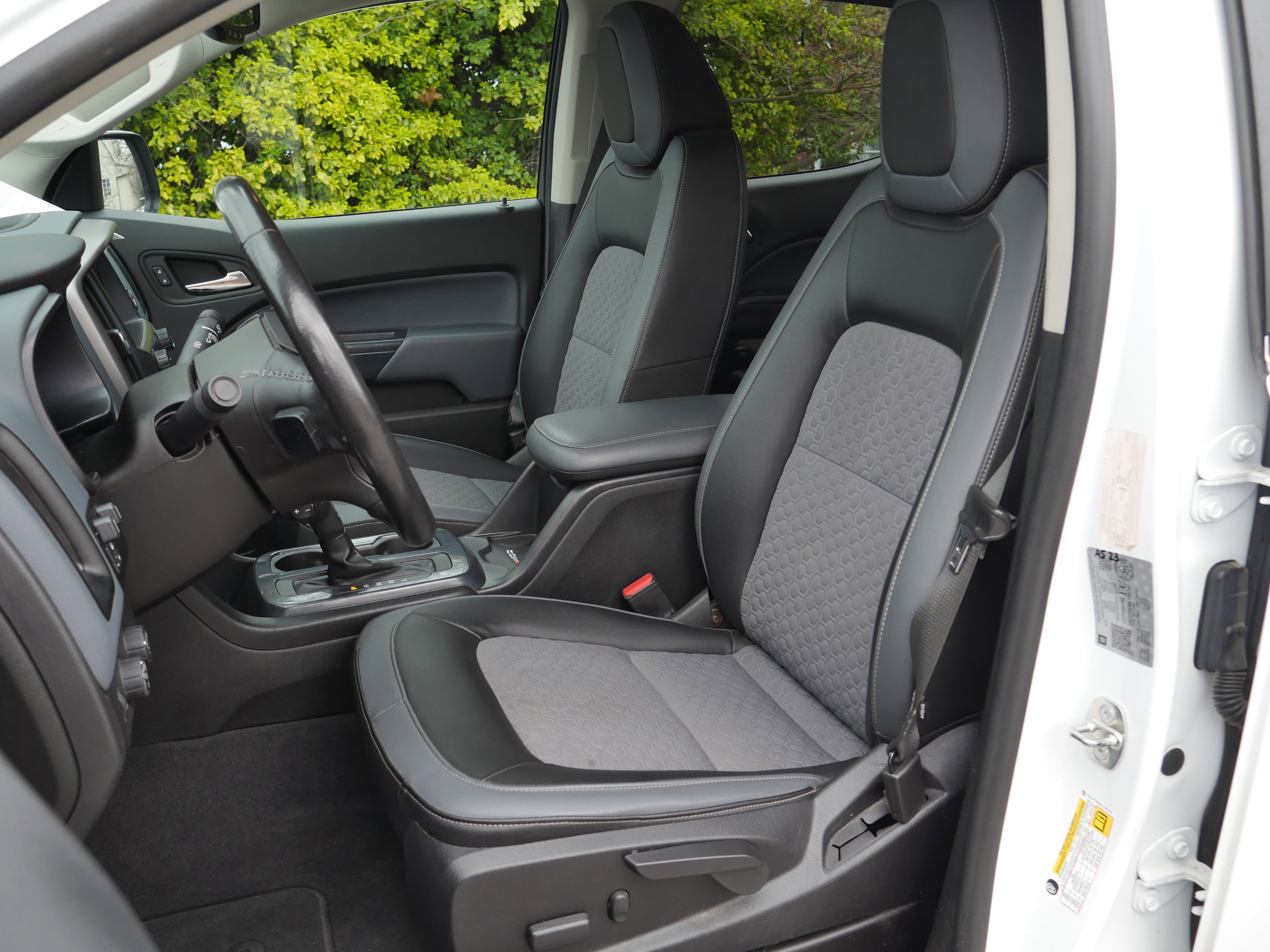 Used 2020 Chevrolet Colorado Z71 image 36