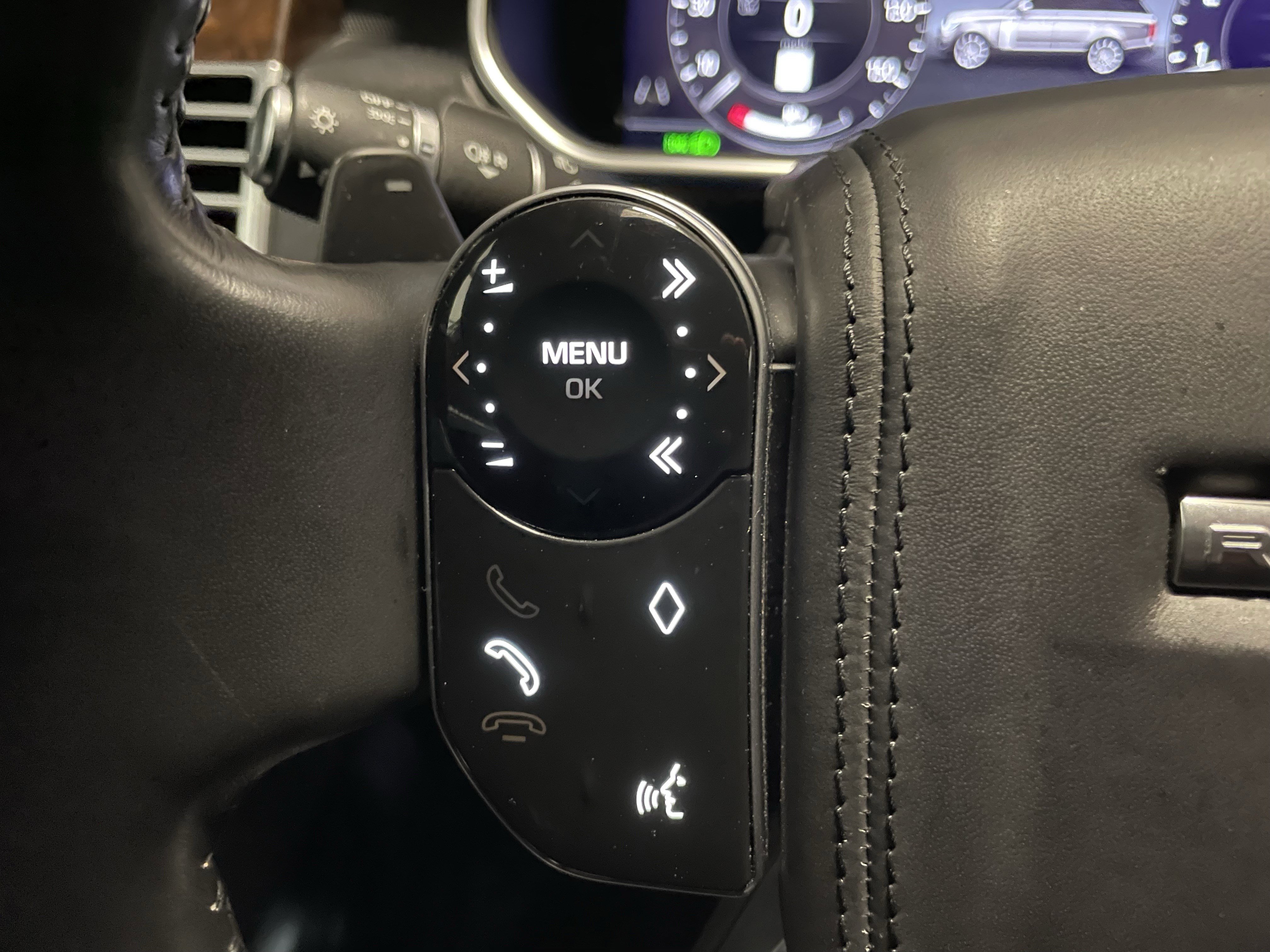 Used 2020 Land Rover Range Rover HSE image 23