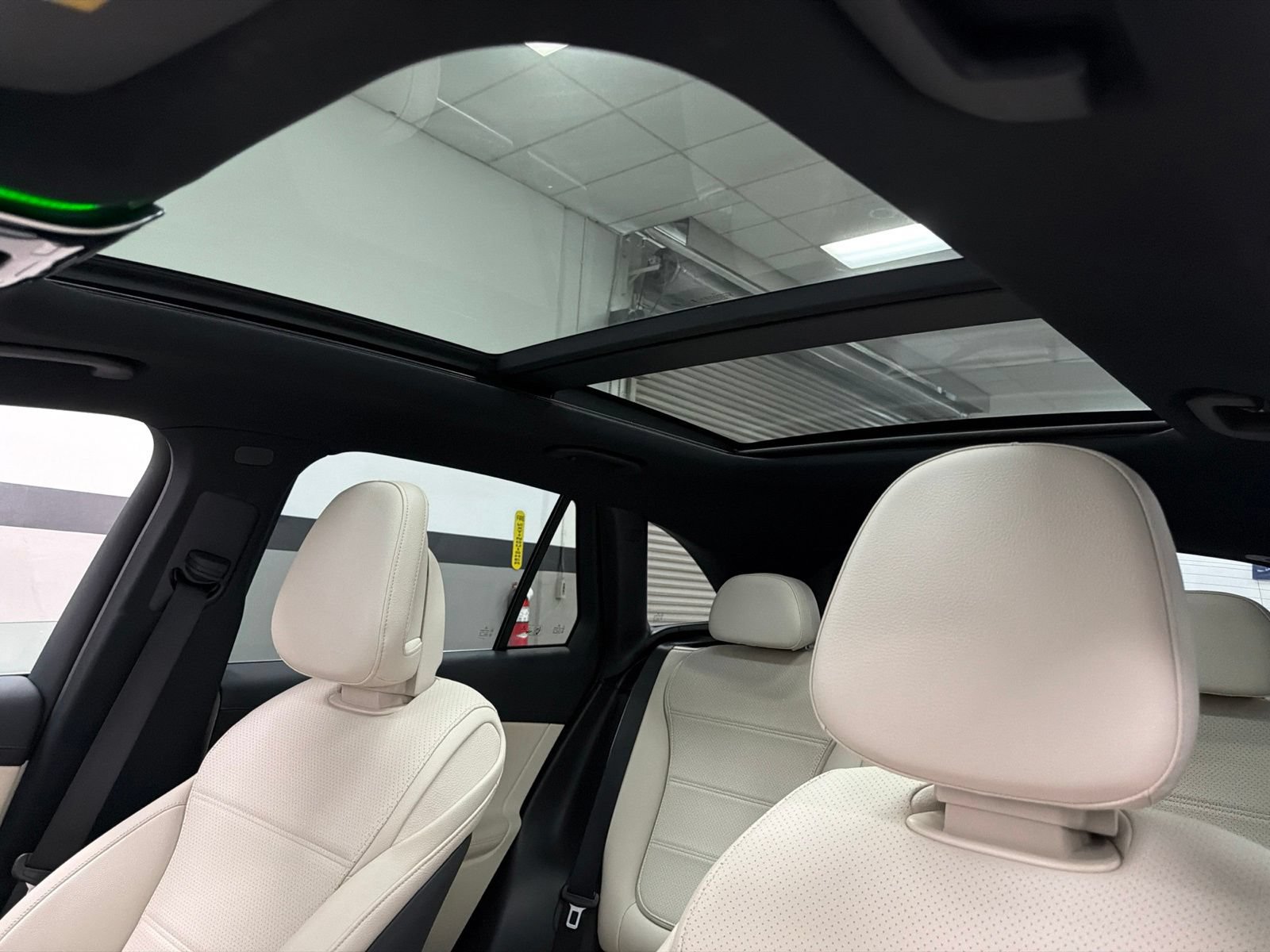 Used 2025 Mercedes-Benz GLC 350e 4MATIC image 27