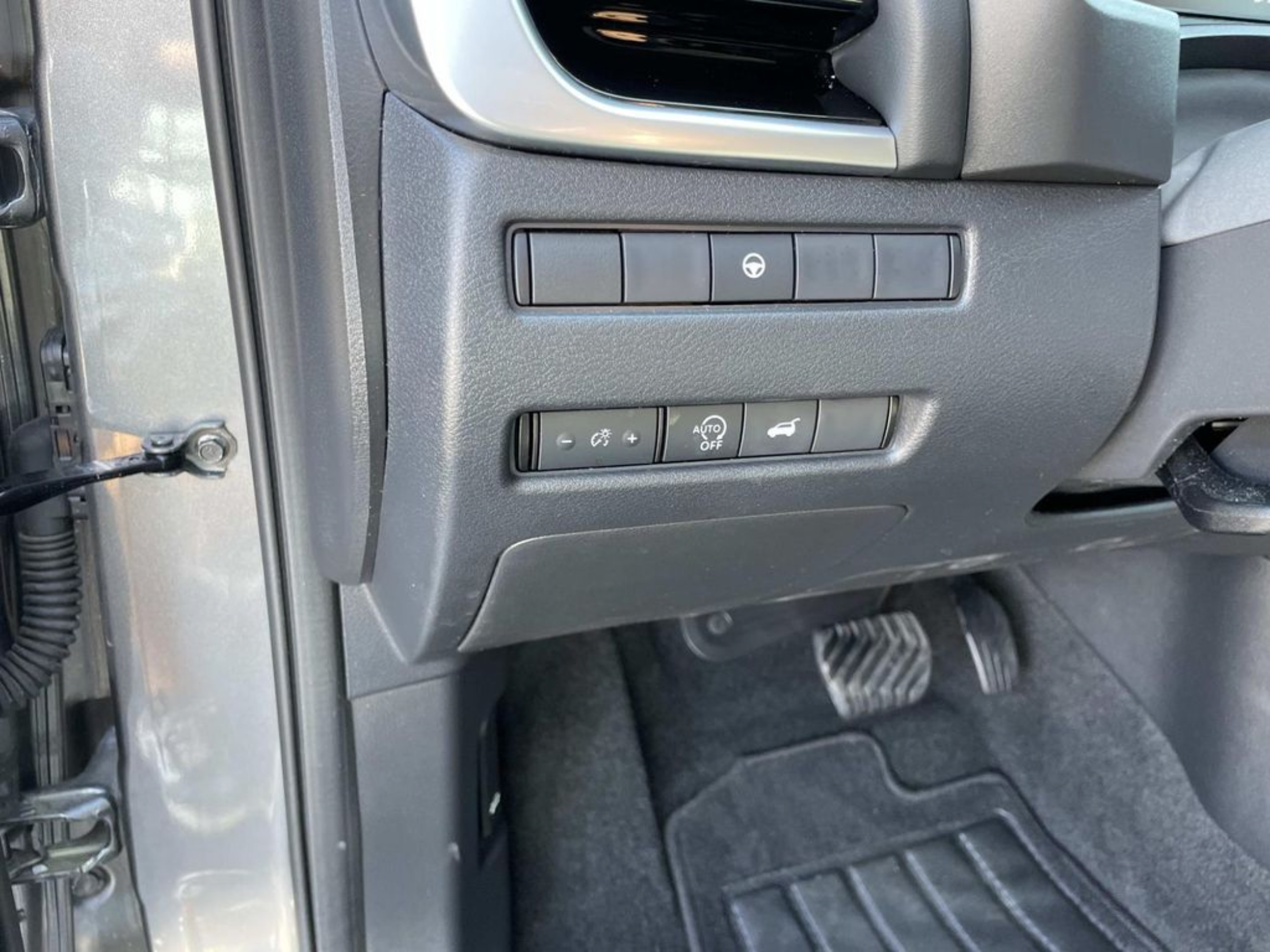 Used 2024 Nissan Rogue SL w/ SL Premium Package FWD image 25