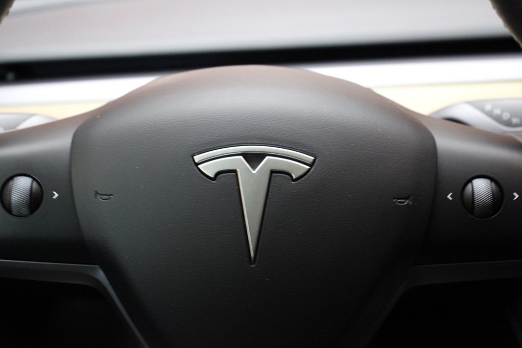 Used 2023 Tesla Model Y Long Range AWD/4WD image 32