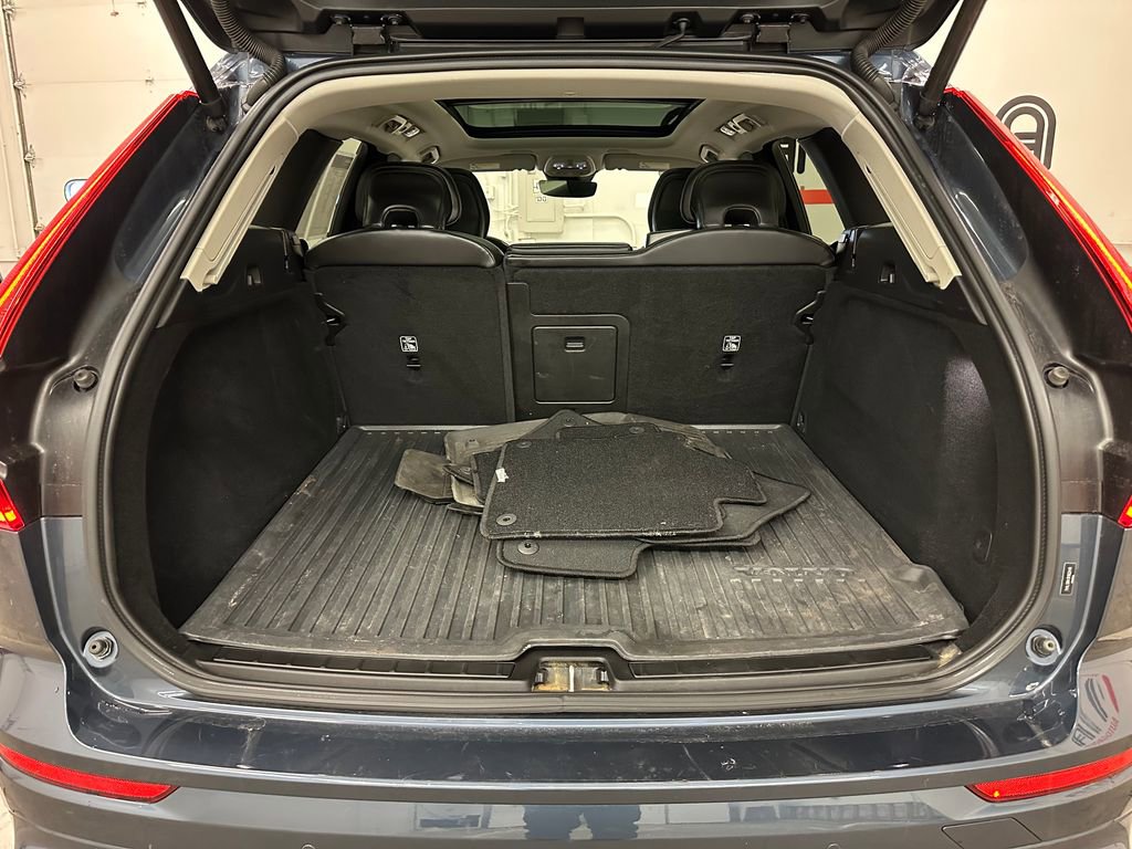 Used 2024 Volvo XC60 B5 Core image 19