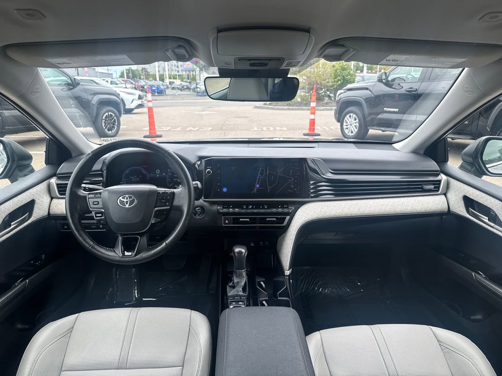 Used 2025 Toyota Camry XLE AWD/4WD image 10