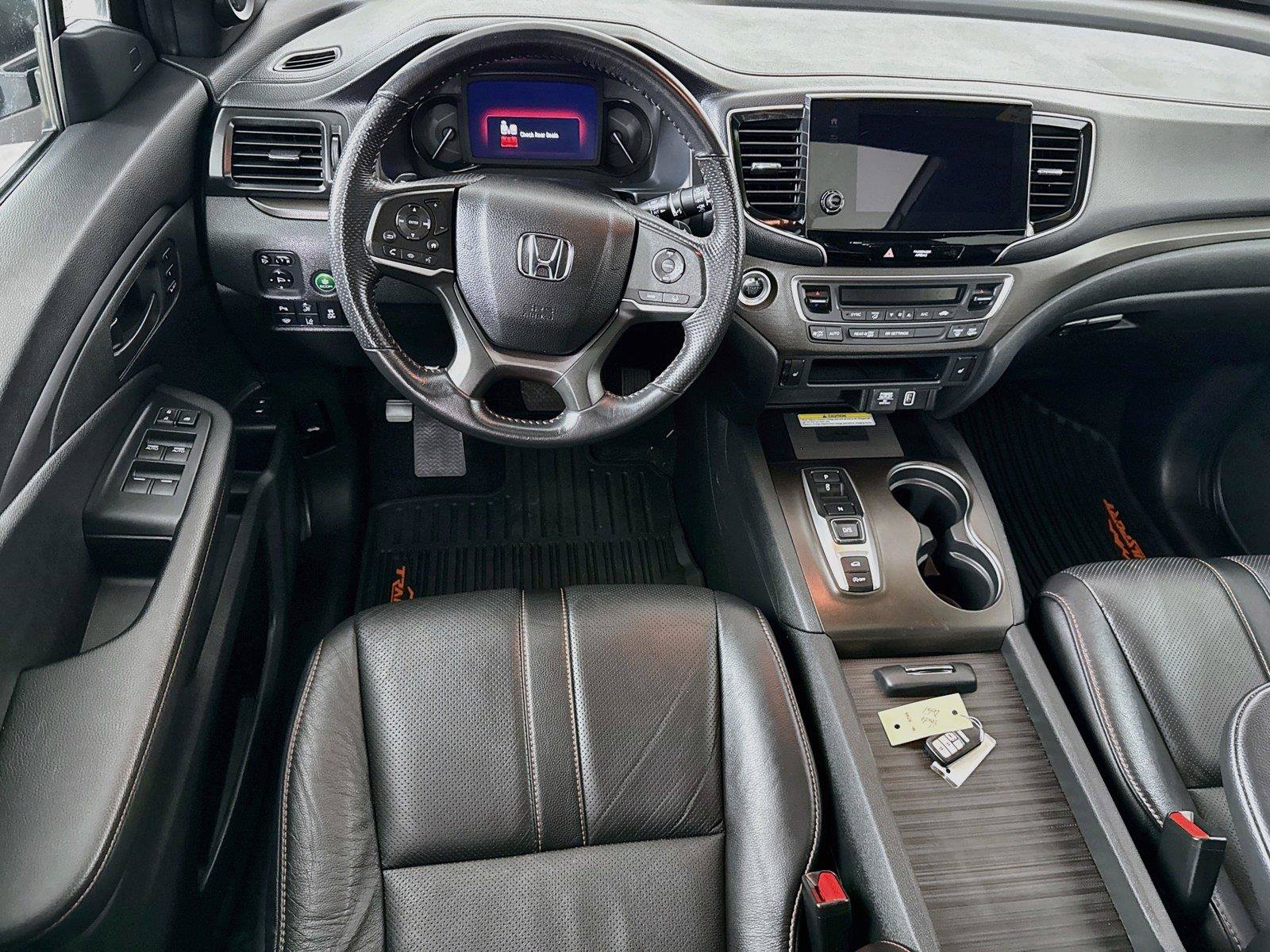 Used 2023 Honda Passport TrailSport image 2