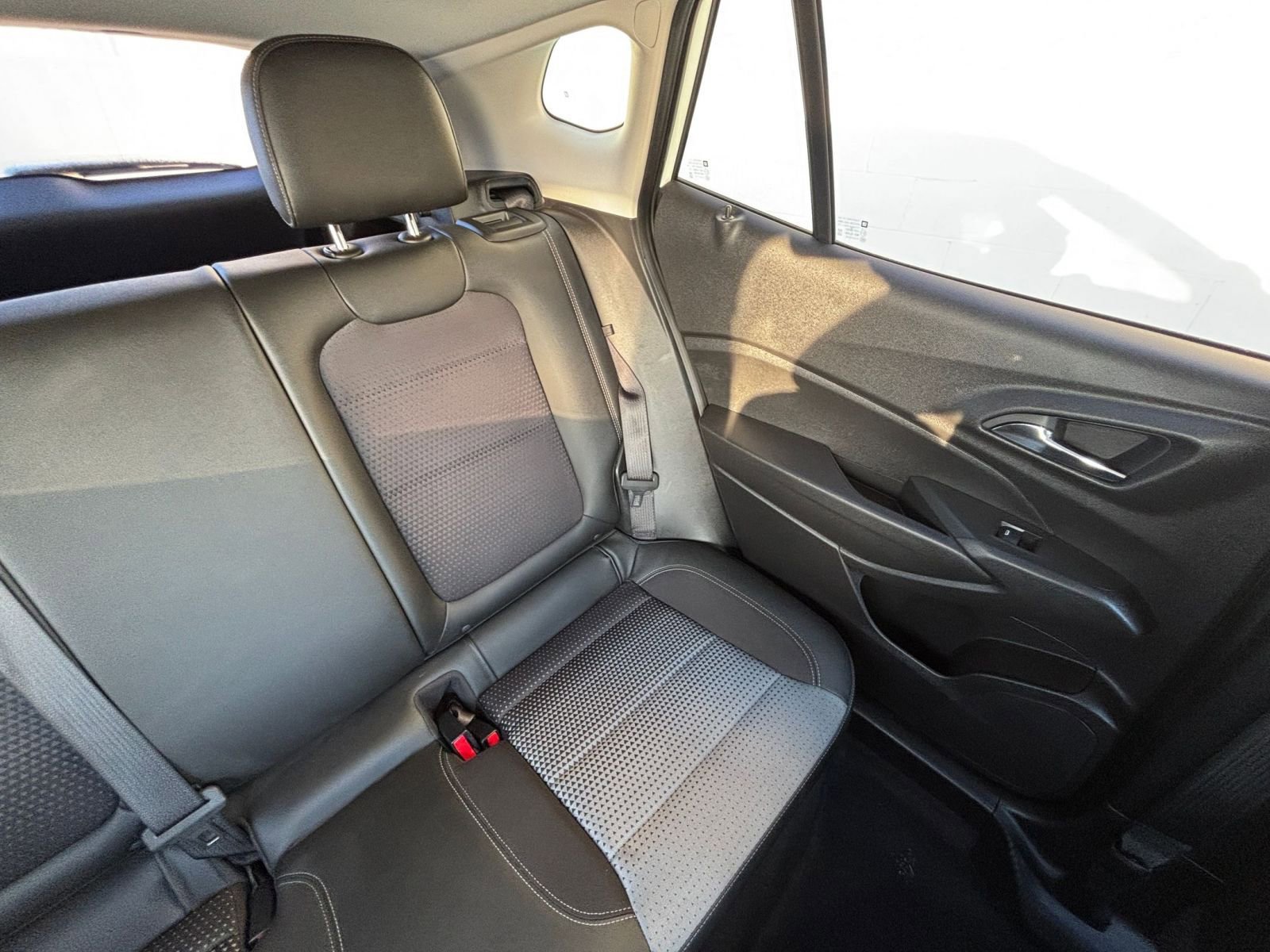 Used 2025 Chevrolet Trax LT image 37