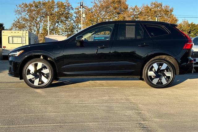 Certified 2025 Volvo XC60 T8 Plus w/ Protection Package Premier AWD/4WD image 28