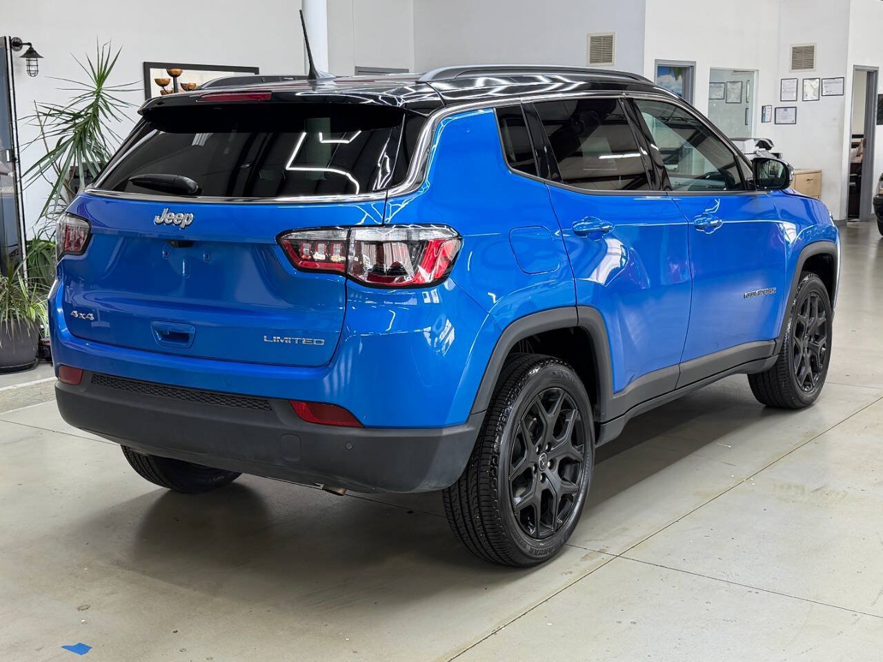 Used 2026 Jeep Compass Limited AWD/4WD image 2