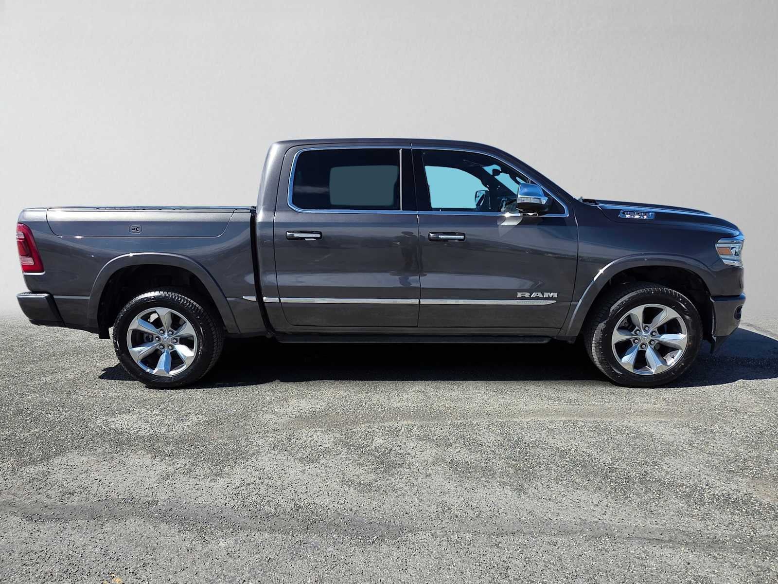 Used 2022 RAM 1500 Limited AWD/4WD image 2