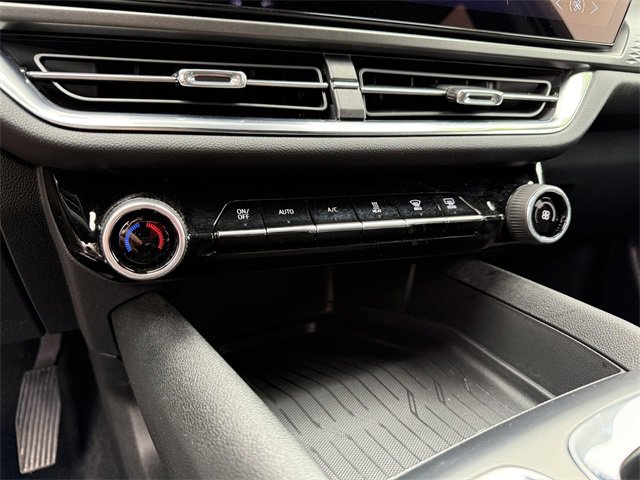 Used 2025 Chevrolet Equinox EV LT image 23