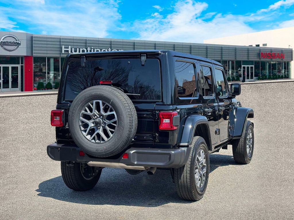 Used 2025 Jeep Wrangler Unlimited Sahara AWD/4WD image 4