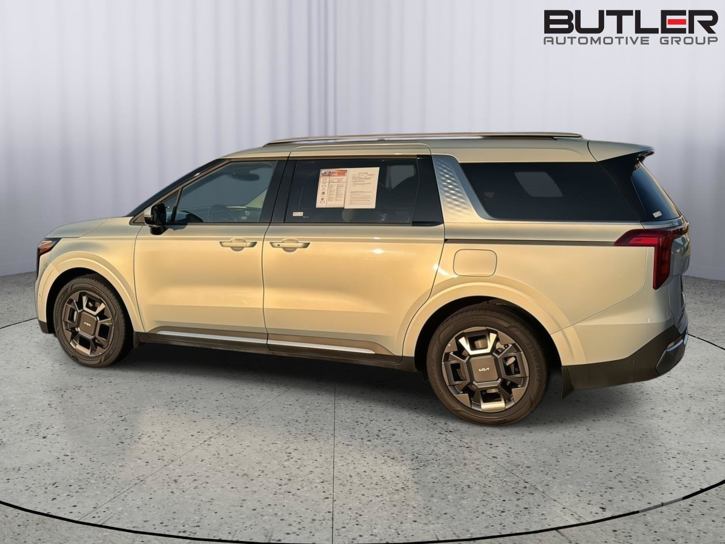 Used 2025 Kia Carnival SX FWD image 3