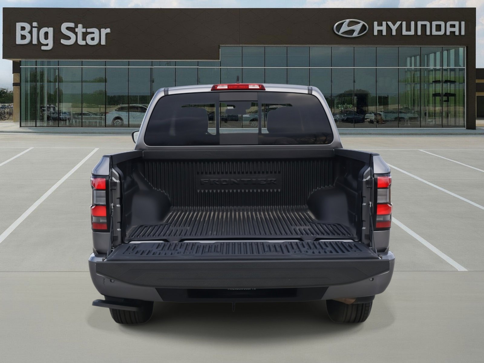 Used 2025 Nissan Frontier SV image 8