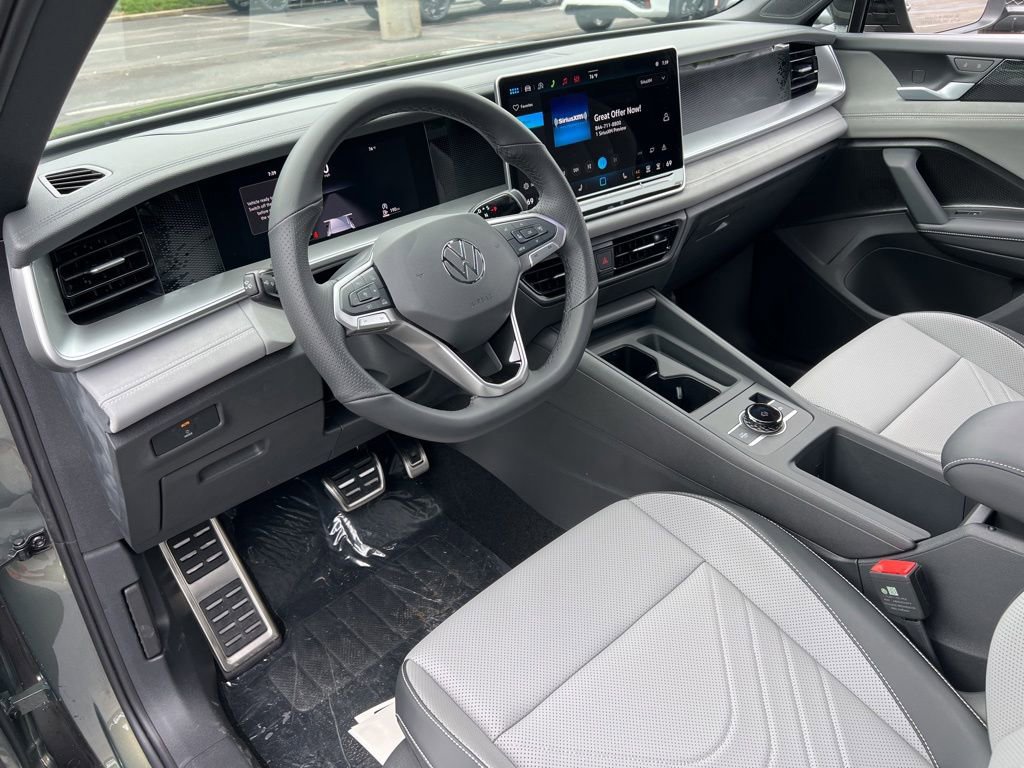 New 2026 Volkswagen Tiguan SE R-Line FWD image 14