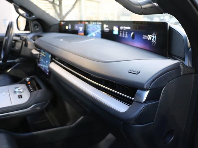 Used 2025 Lincoln Navigator L Reserve w/ Jet Appearance Package image 11