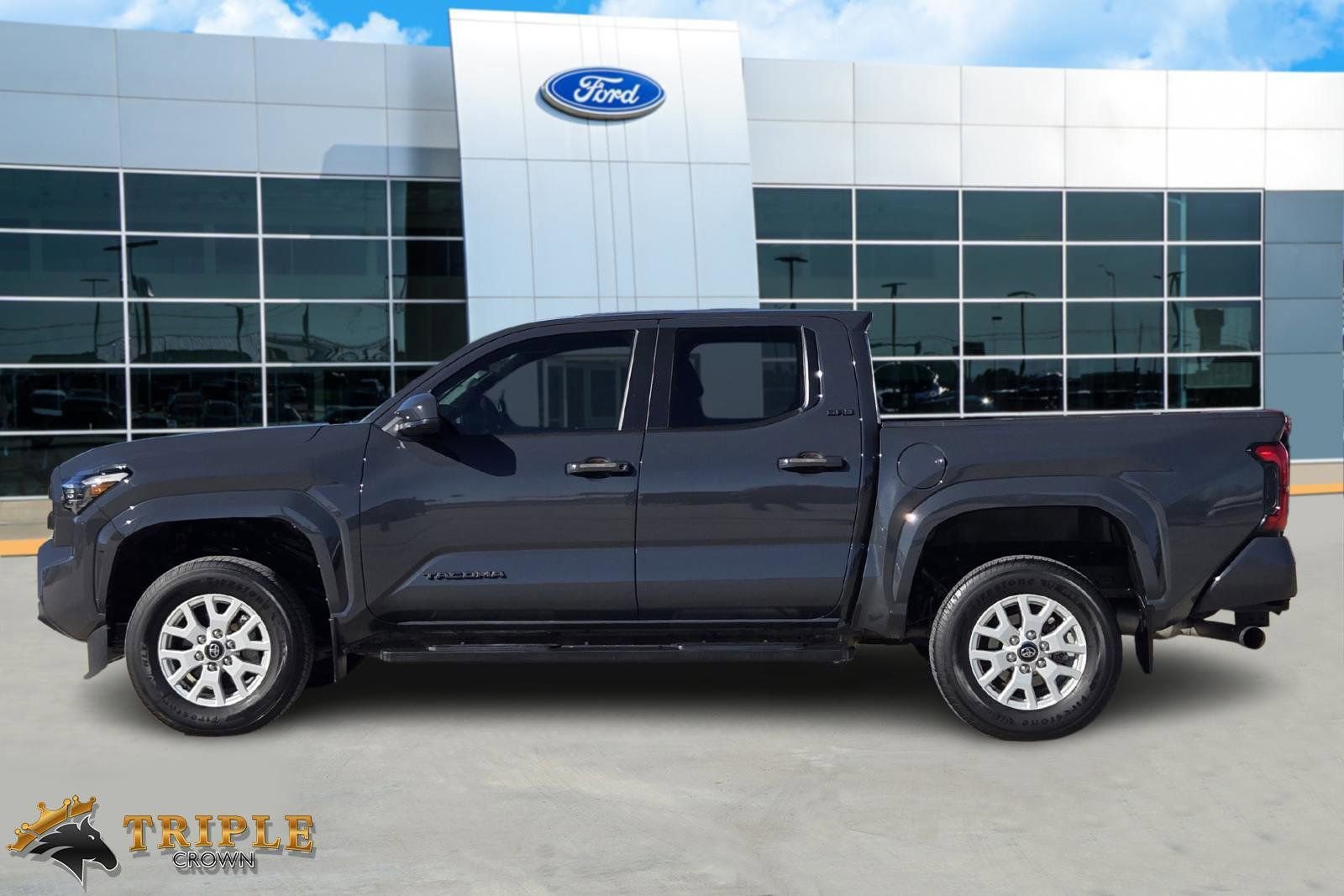 Used 2024 Toyota Tacoma SR5 image 3