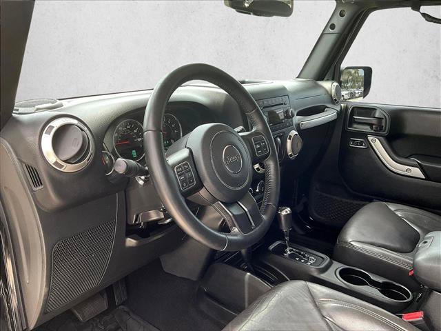 Used 2018 Jeep Wrangler Sahara w/ Connectivity Group AWD/4WD image 13