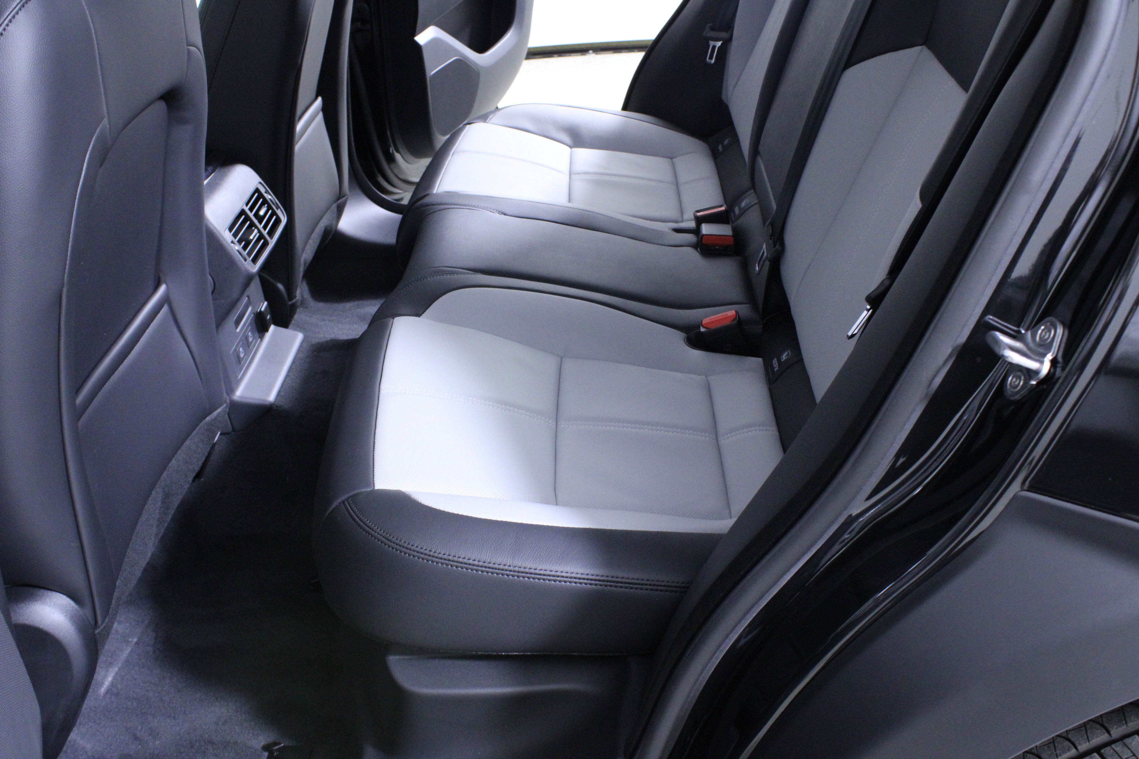 New 2026 Land Rover Range Rover Velar Dynamic SE image 10