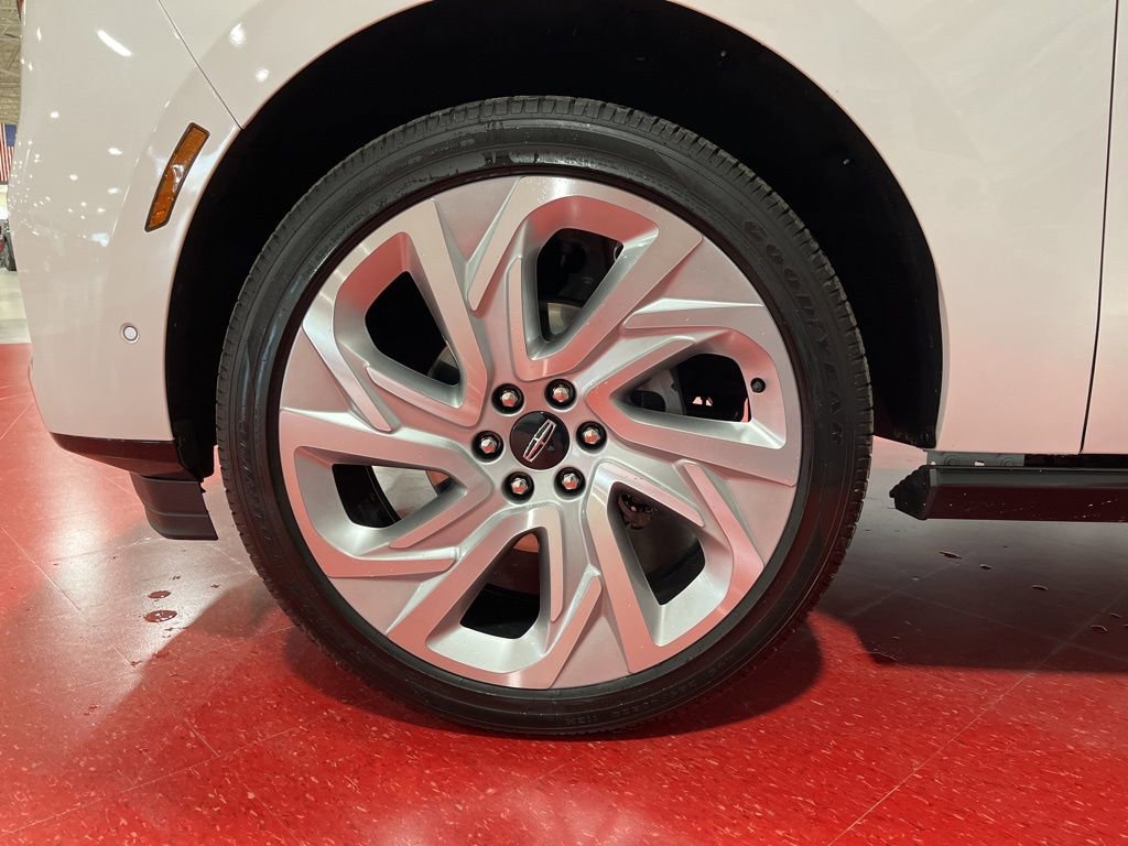 Used 2025 Lincoln Navigator L Reserve image 9