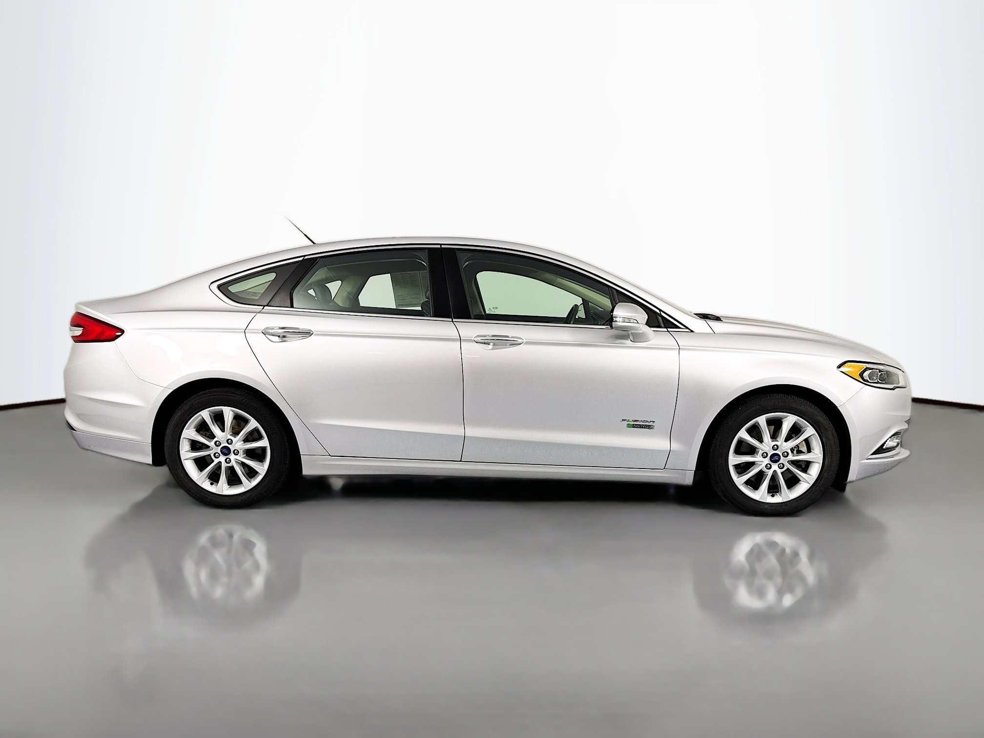Used 2017 Ford Fusion Energi SE FWD image 4