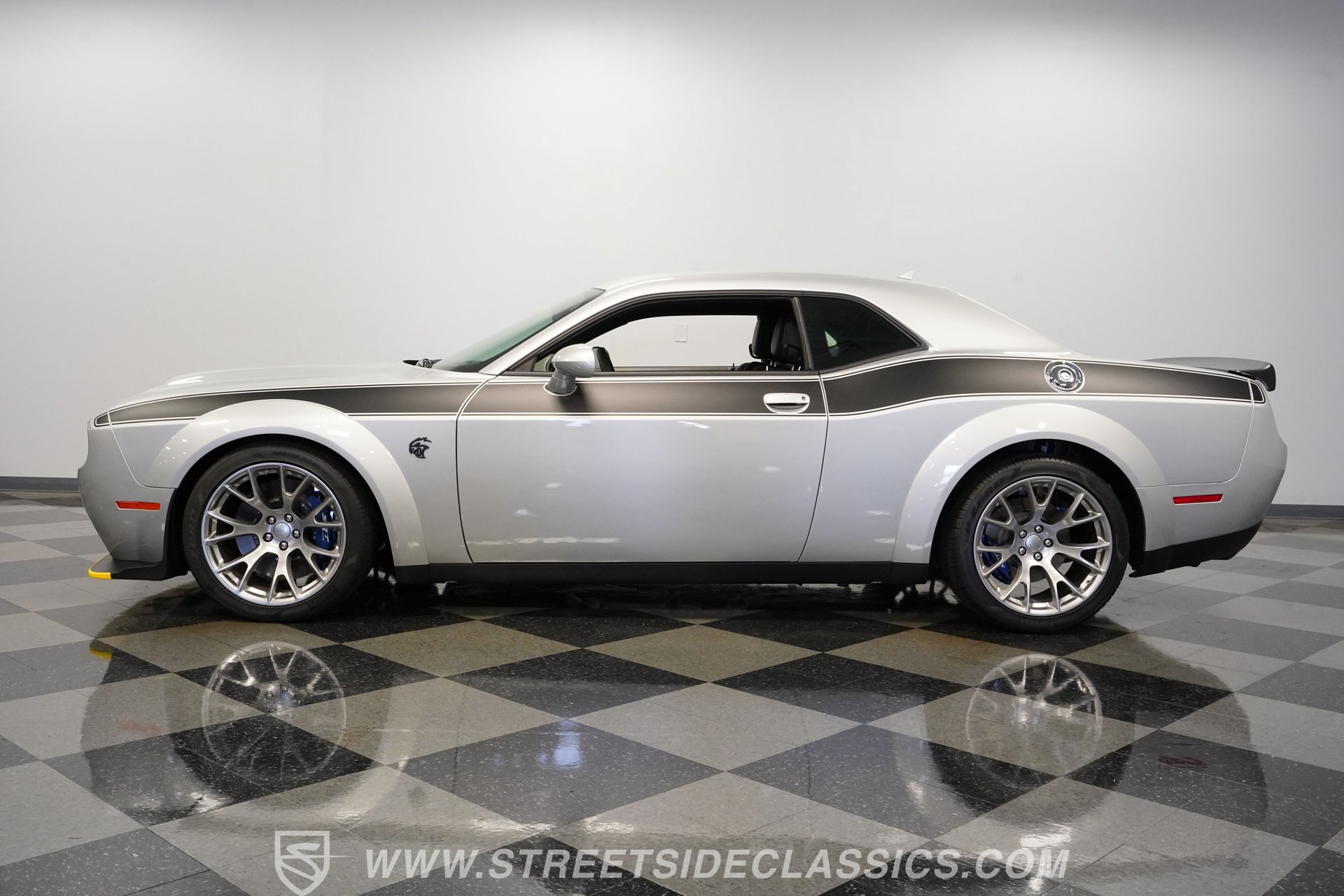 Used 2023 Dodge Challenger SRT Hellcat RWD image 2
