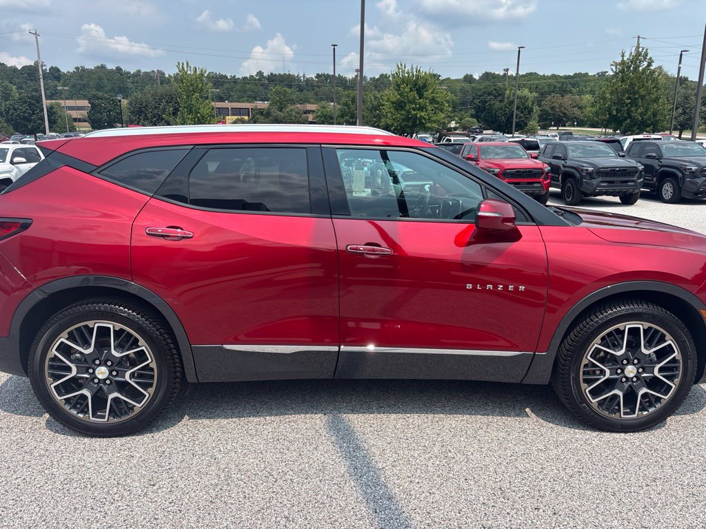 Used 2023 Chevrolet Blazer Premier w/ Driver Confidence II Package AWD/4WD image 2