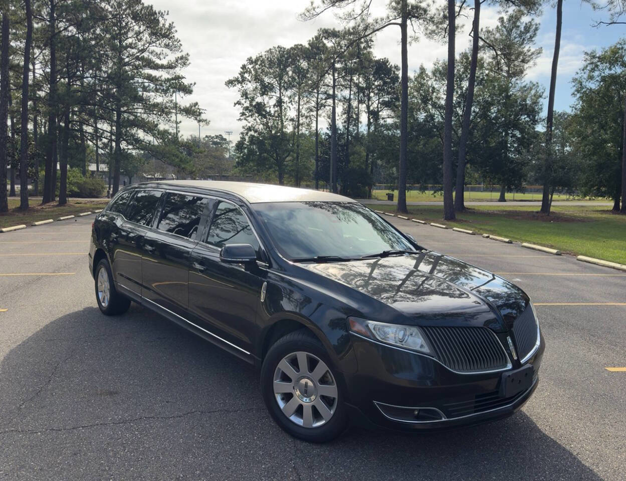 Used 2014 Lincoln MKT AWD image 4