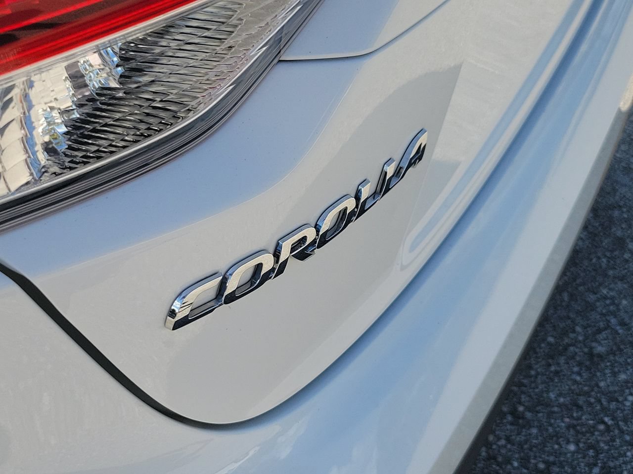 Used 2024 Toyota Corolla LE FWD image 6