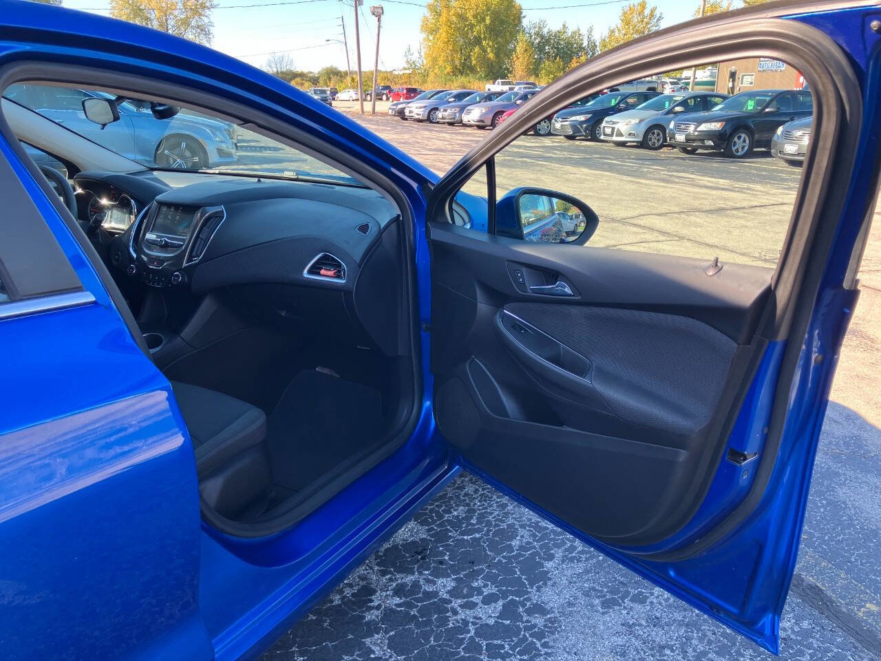 Used 2017 Chevrolet Cruze LT w/ Convenience Package image 13